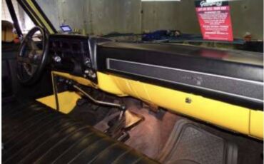 Chevrolet-k10-silverado-4x4-1984-yellow