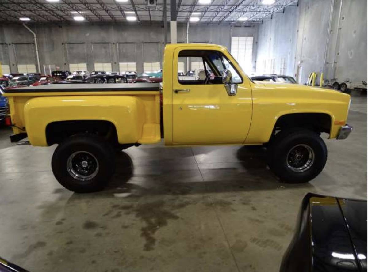 Chevrolet-k10-silverado-4x4-1984-yellow-4