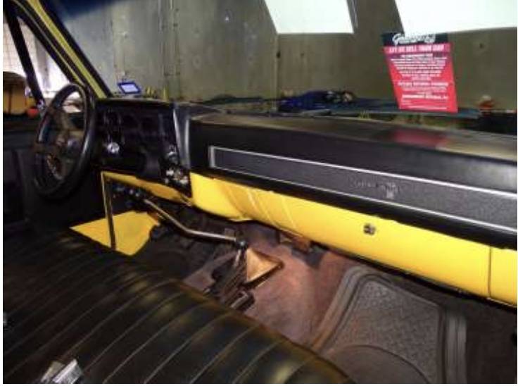Chevrolet-k10-silverado-4x4-1984-yellow