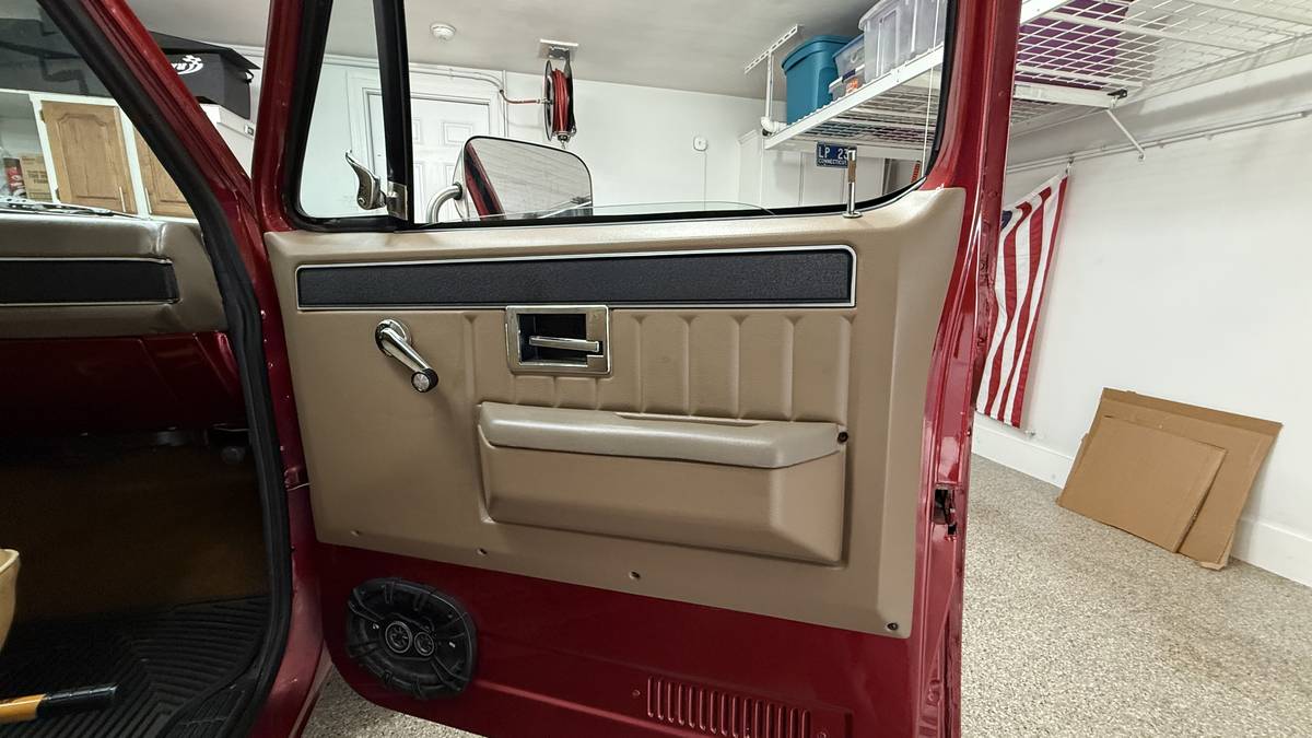 Chevrolet-k10-swb-4x4-1981-red-15