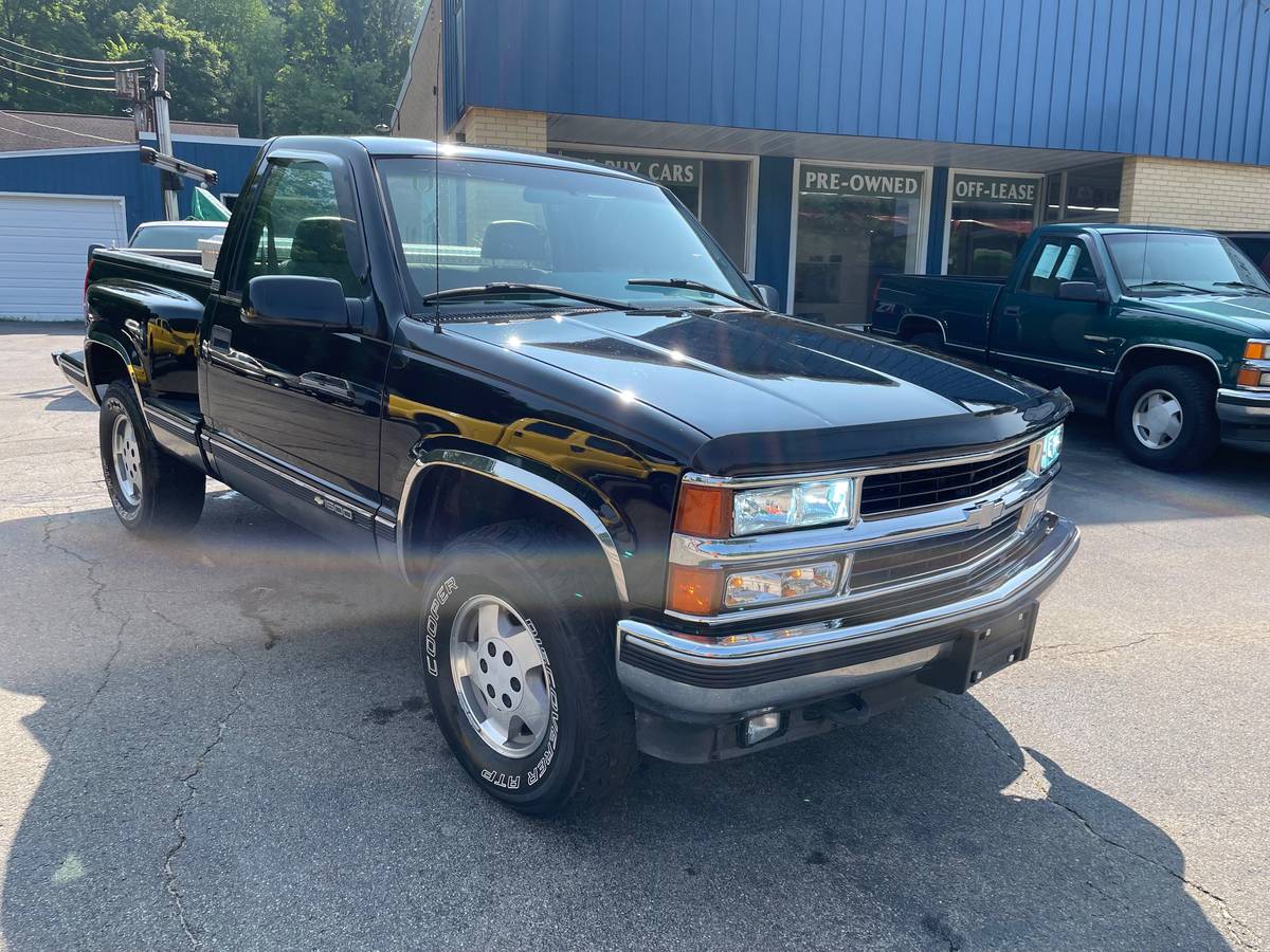 Chevrolet-k1500-1995-black-1