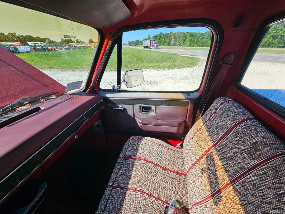 Chevrolet-k20-1985-13
