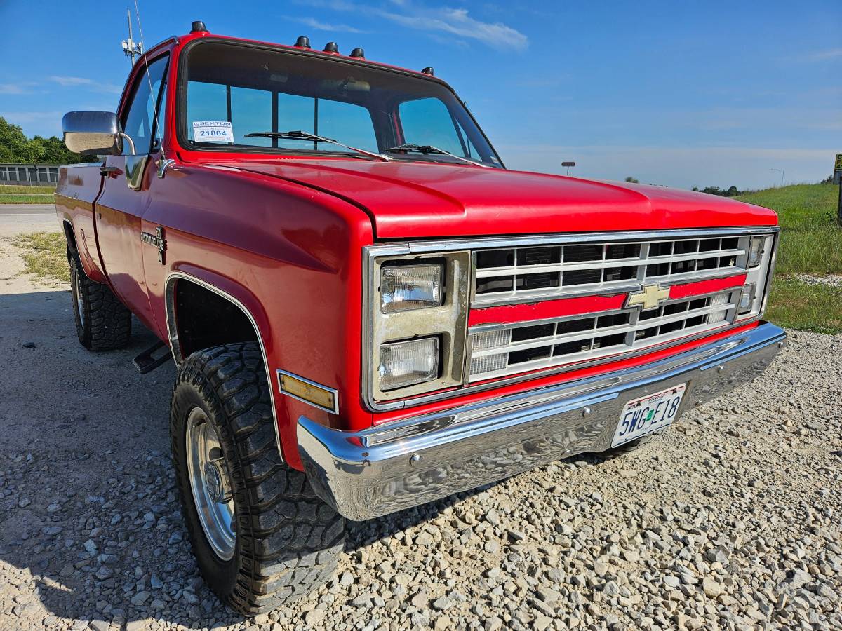 Chevrolet-k20-1985-3