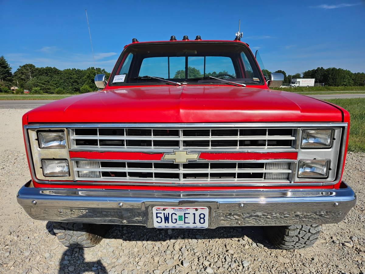 Chevrolet-k20-1985-4