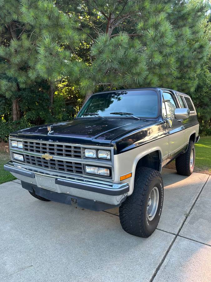 Chevrolet-k5-blazer-1990-black