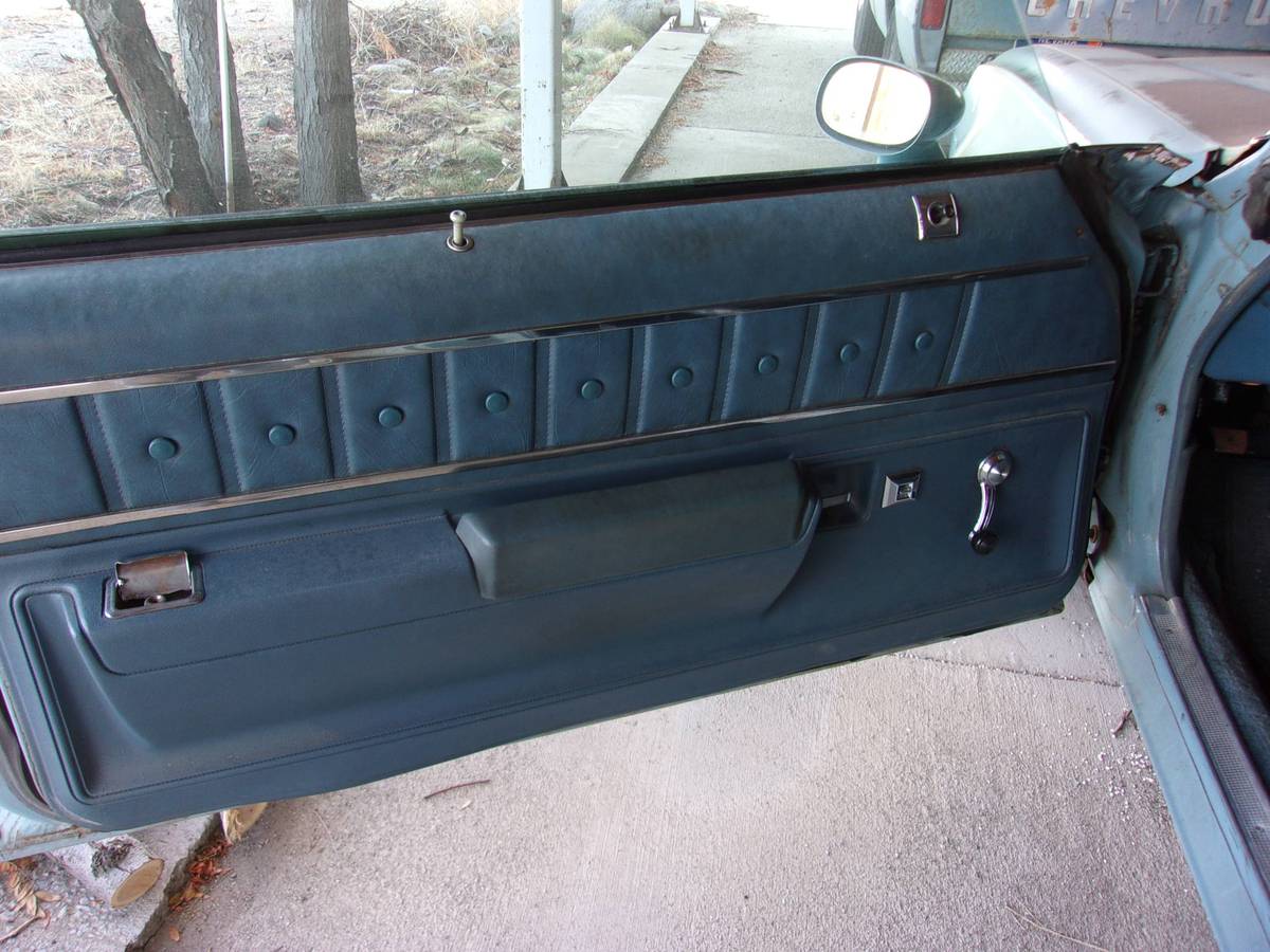 Chevrolet-malibu-classic-1975-blue-11