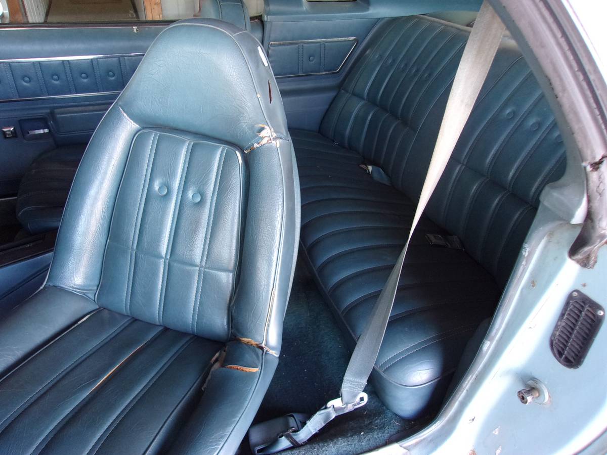 Chevrolet-malibu-classic-1975-blue-12