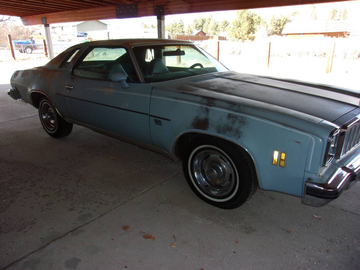 Chevrolet-malibu-classic-1975-blue-2
