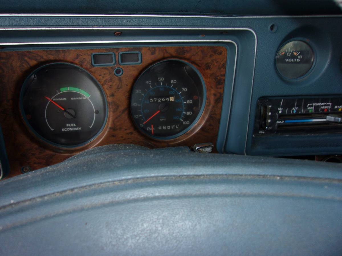 Chevrolet-malibu-classic-1975-blue-7