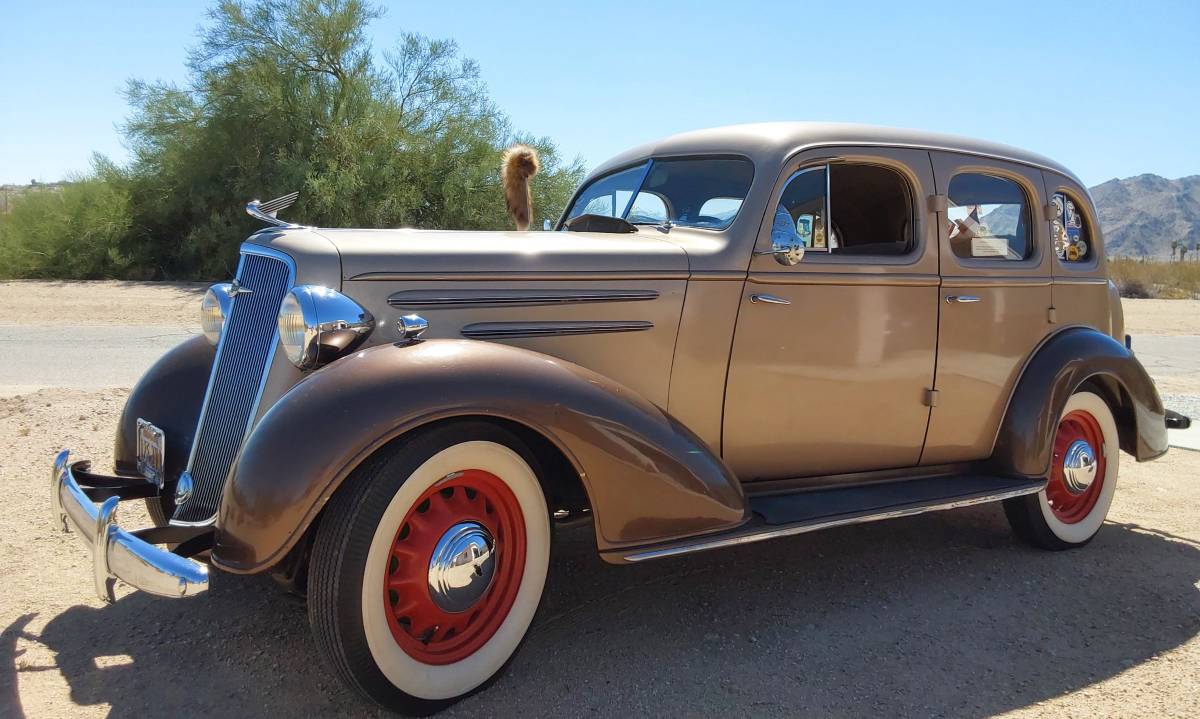 Chevrolet-master-deluxe-1935-brown-1