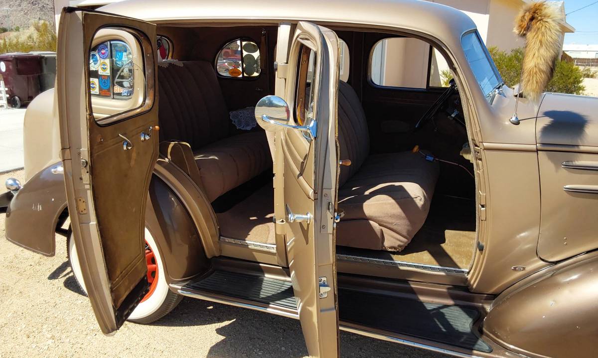 Chevrolet-master-deluxe-1935-brown-3