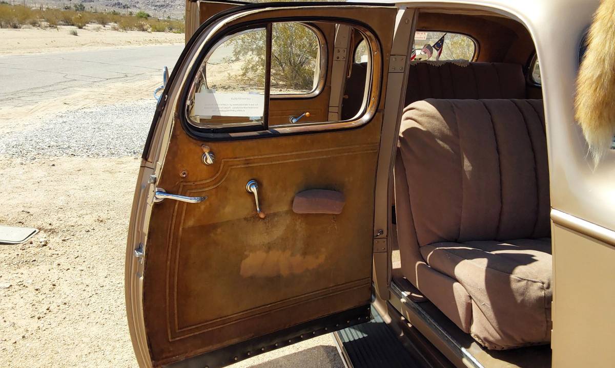 Chevrolet-master-deluxe-1935-brown-5