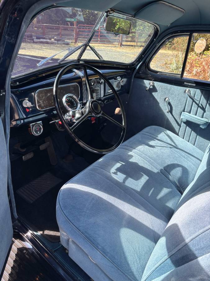Chevrolet-master-deluxe-2-door-sedan-1937-blue-4