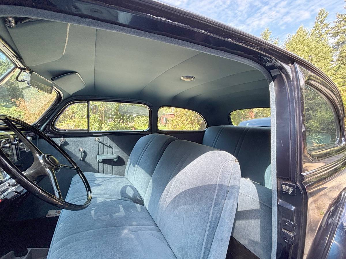 Chevrolet-master-deluxe-2-door-sedan-1937-blue-5