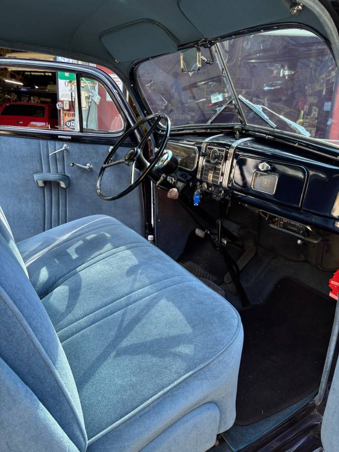 Chevrolet-master-deluxe-2-door-sedan-1937-blue-7