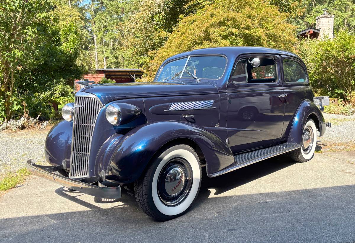 Chevrolet-master-deluxe-2-door-sedan-1937-blue