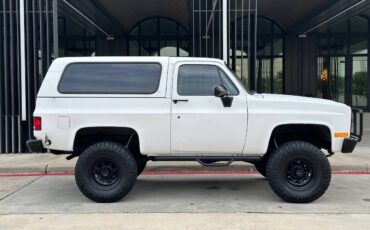 Chevrolet-military-truck-12-ton-nominal-diesel-1985-white-12