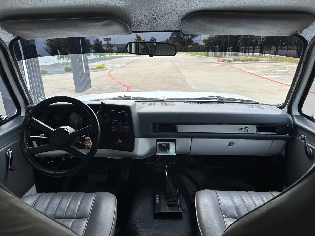 Chevrolet-military-truck-12-ton-nominal-diesel-1985-white-17