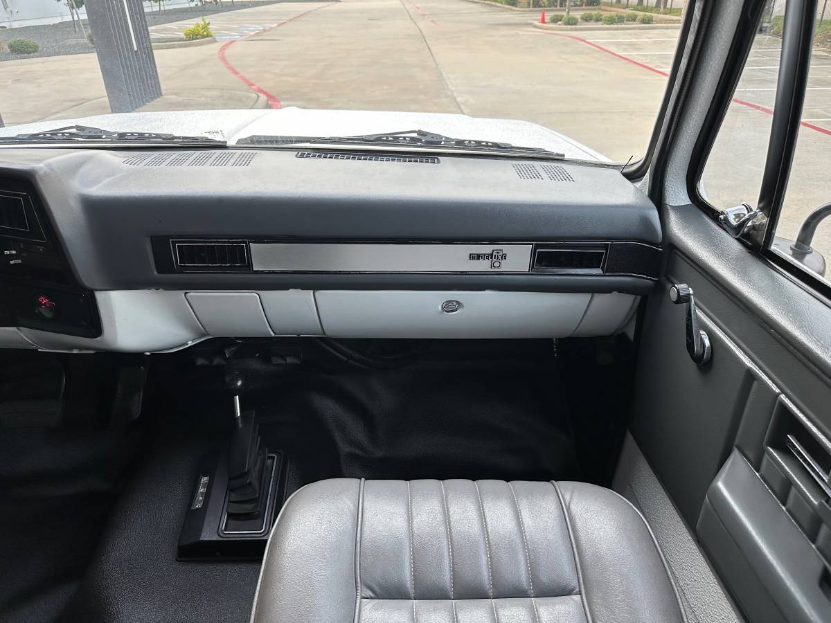 Chevrolet-military-truck-12-ton-nominal-diesel-1985-white-19