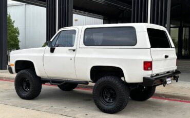 Chevrolet-military-truck-12-ton-nominal-diesel-1985-white-28