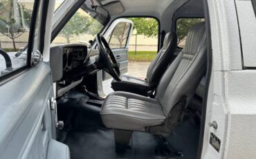 Chevrolet-military-truck-12-ton-nominal-diesel-1985-white-32
