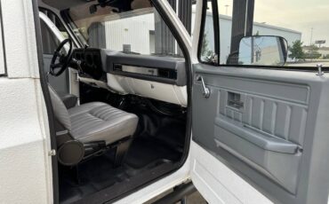 Chevrolet-military-truck-12-ton-nominal-diesel-1985-white-33
