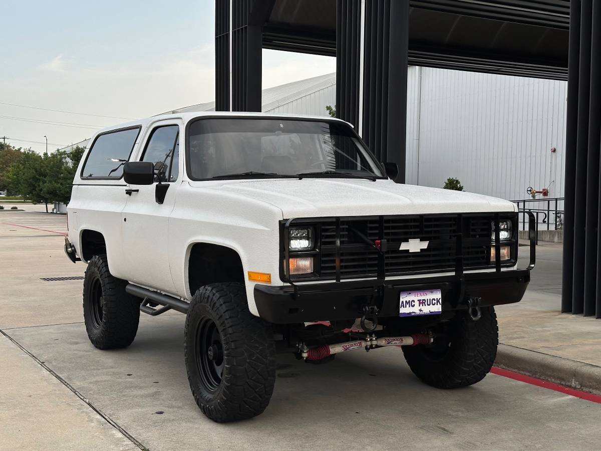 Chevrolet-military-truck-12-ton-nominal-diesel-1985-white-39