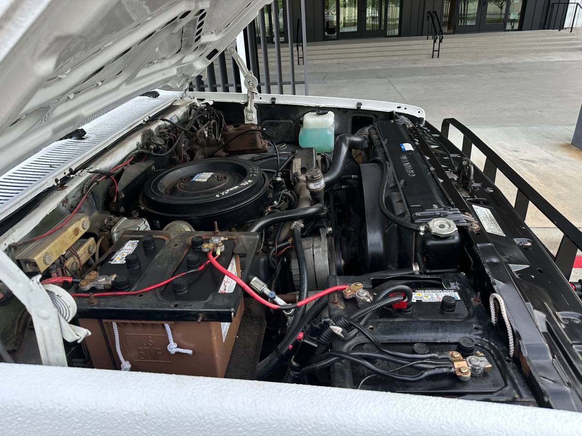 Chevrolet-military-truck-12-ton-nominal-diesel-1985-white-47