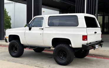 Chevrolet-military-truck-12-ton-nominal-diesel-1985-white-5