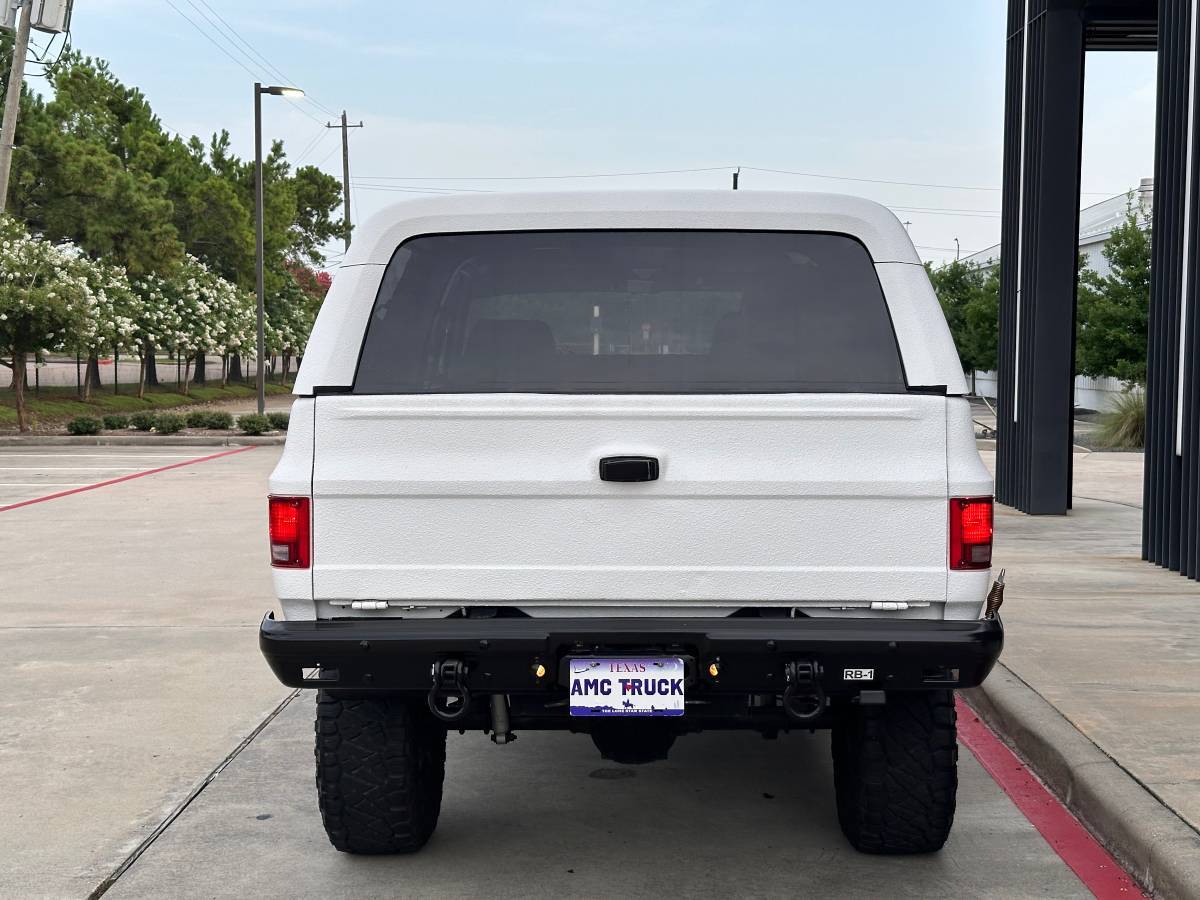 Chevrolet-military-truck-12-ton-nominal-diesel-1985-white-7