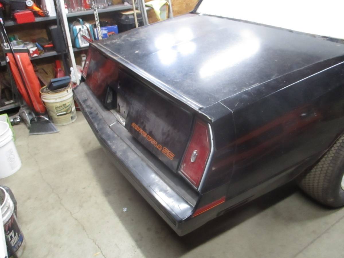 Chevrolet-monte-carlo-1986-black