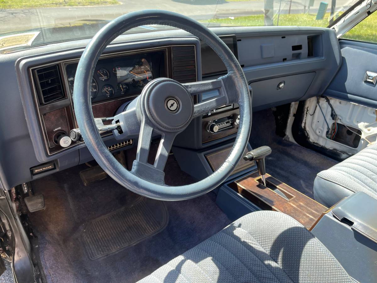 Chevrolet-monte-carlo-ss-1984-black-11