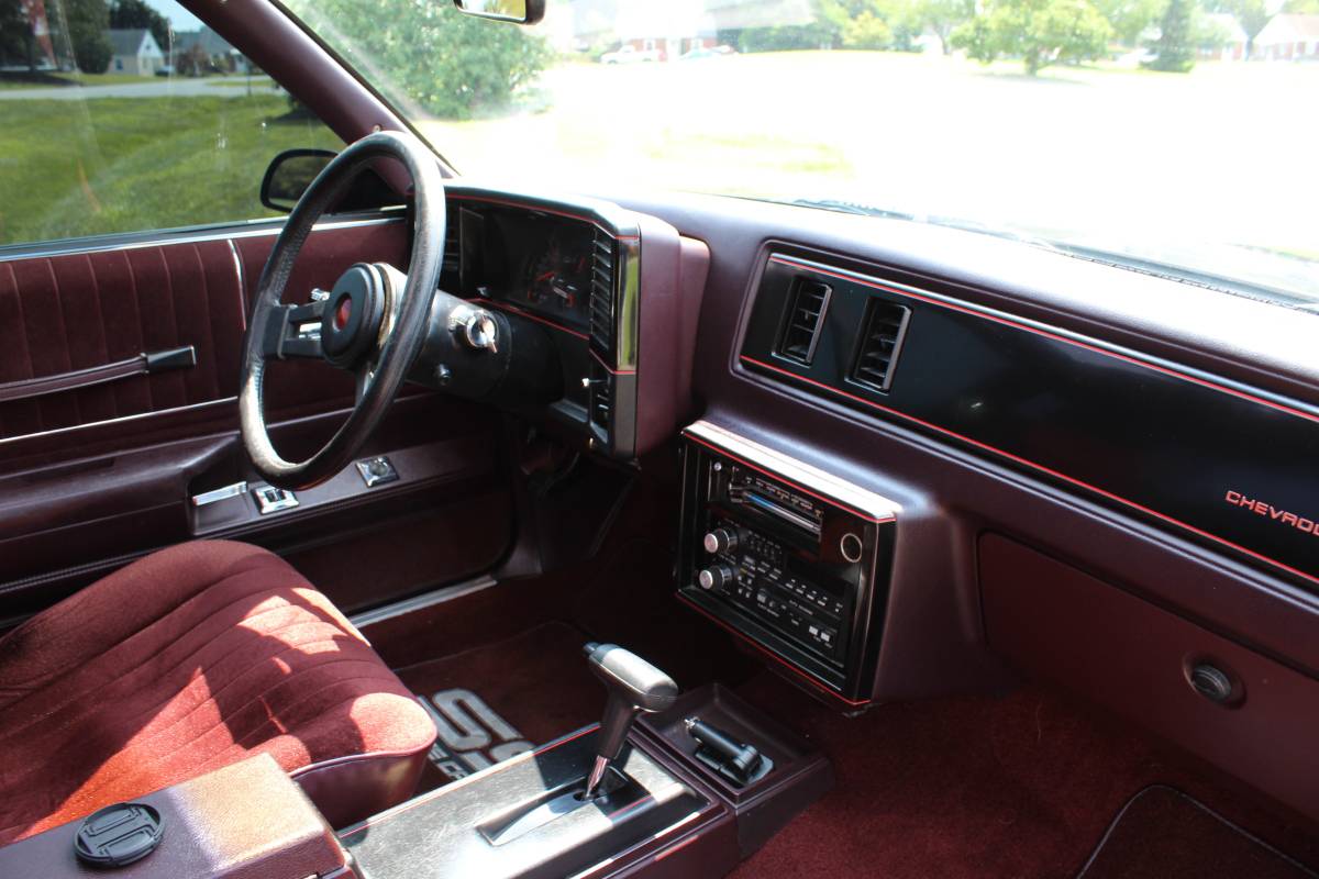 Chevrolet-monte-carlo-ss-1987-black-18