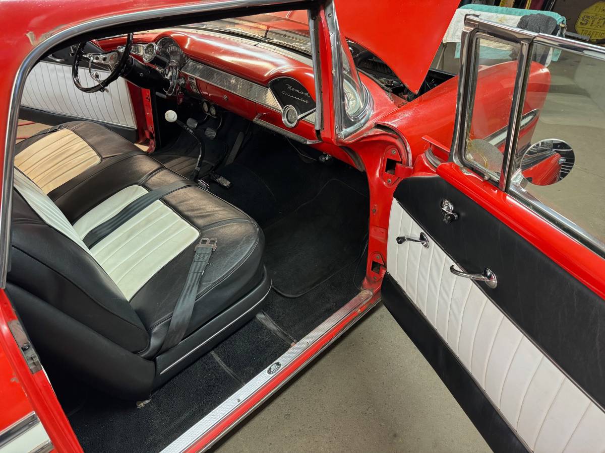 Chevrolet-nomad-1956-orange-11
