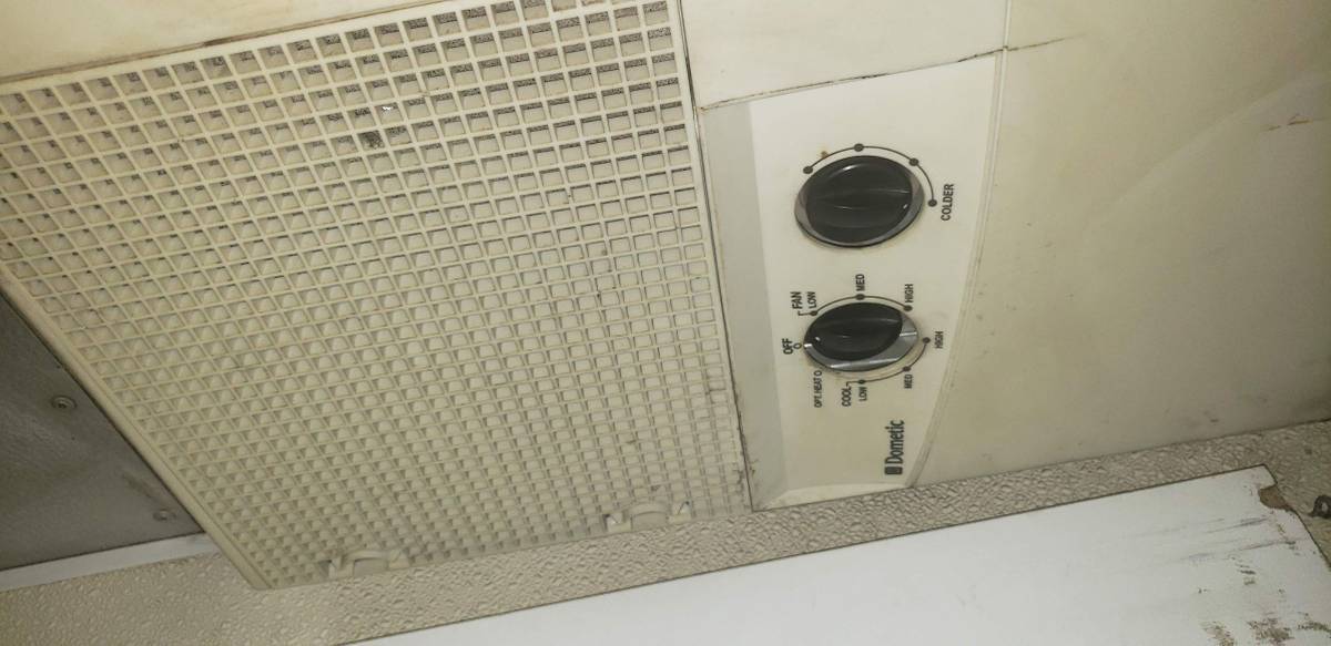 Chevrolet-p30-1989-white-11