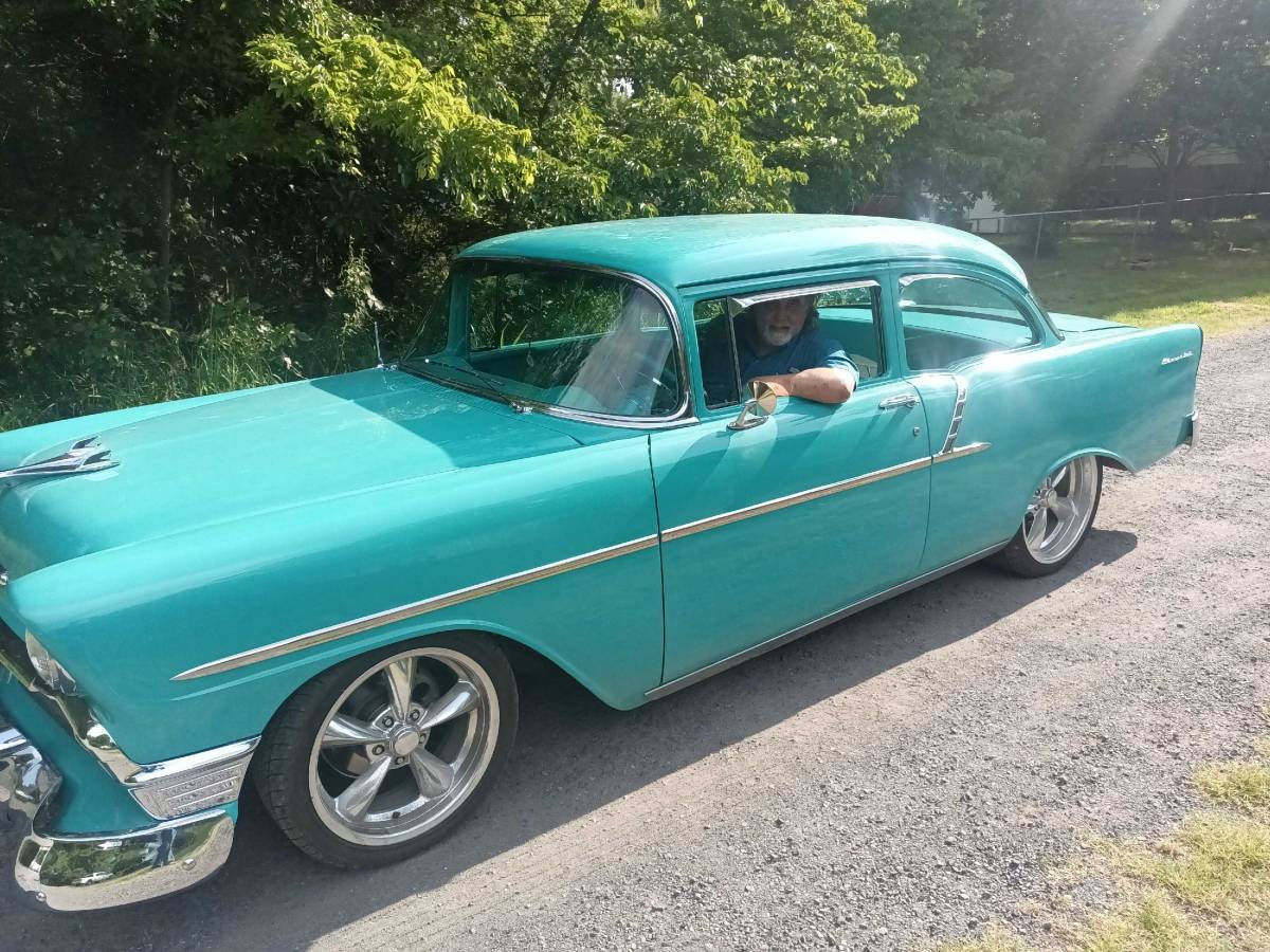 Chevrolet-post-2-door-coupe-1956-custom-14