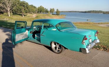 Chevrolet-post-2-door-coupe-1956-custom-15