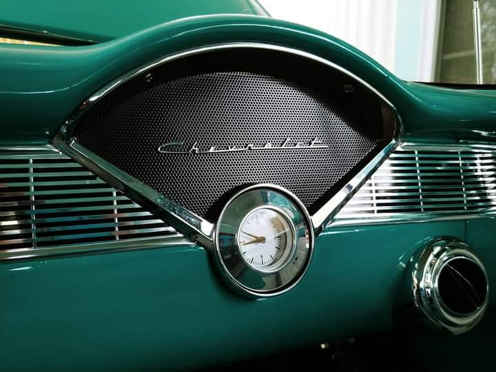 Chevrolet-post-2-door-coupe-1956-custom-9