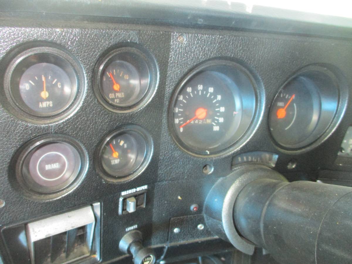 Chevrolet-pu-1973-grey-12