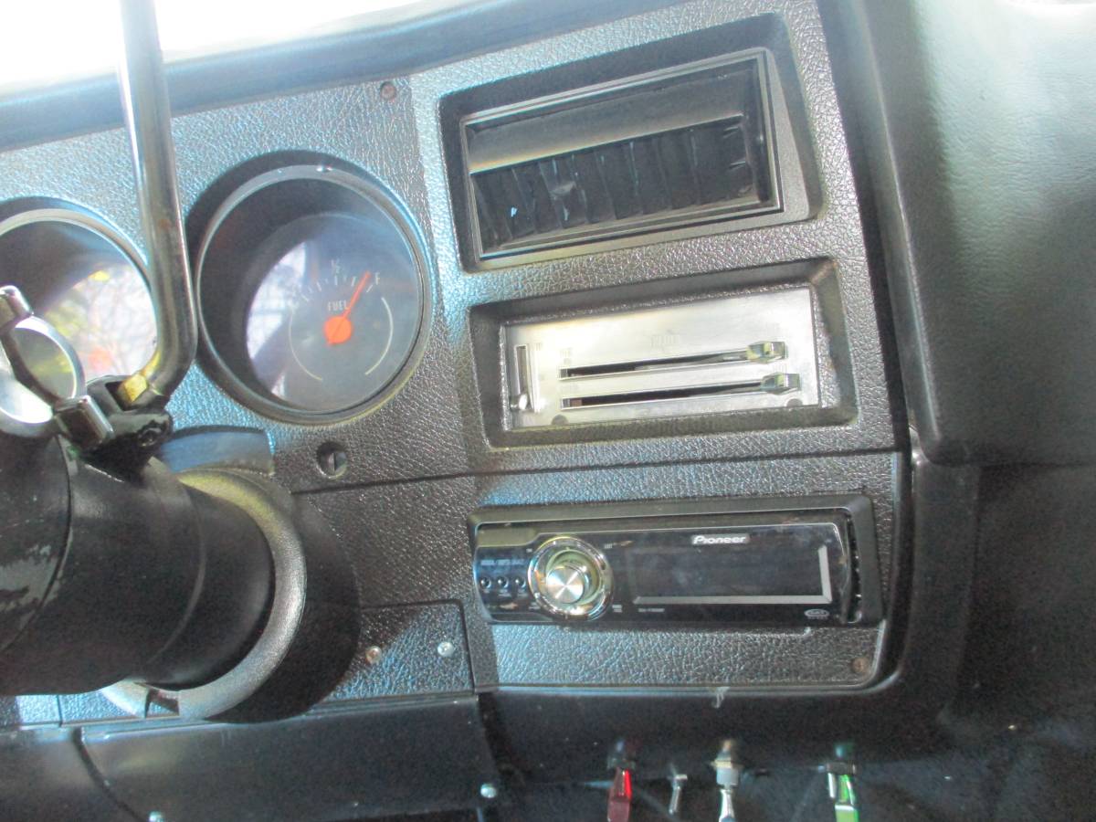 Chevrolet-pu-1973-grey-7