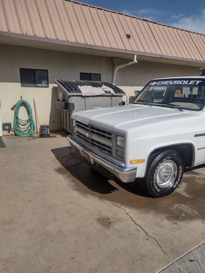 Chevrolet-r10-custom-deluxe-1987-white-2