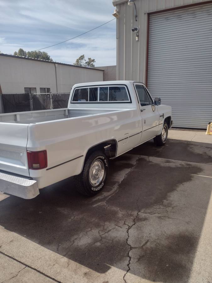 Chevrolet-r10-custom-deluxe-1987-white-4