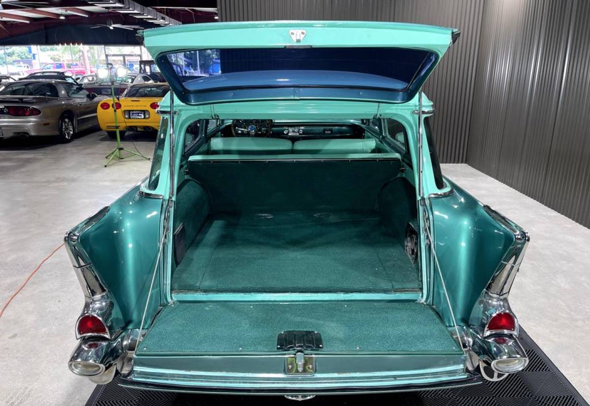 Chevrolet-restomod-1957-green-7