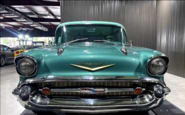 Chevrolet-restomod-1957-green-8