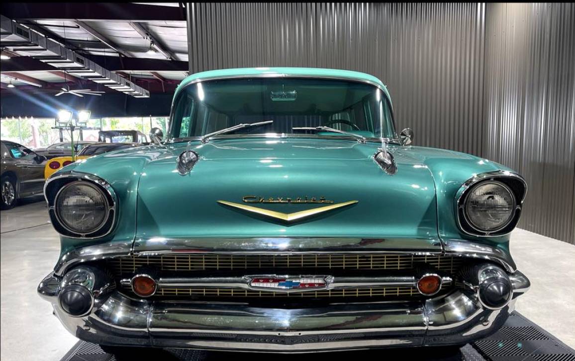 Chevrolet-restomod-1957-green-8