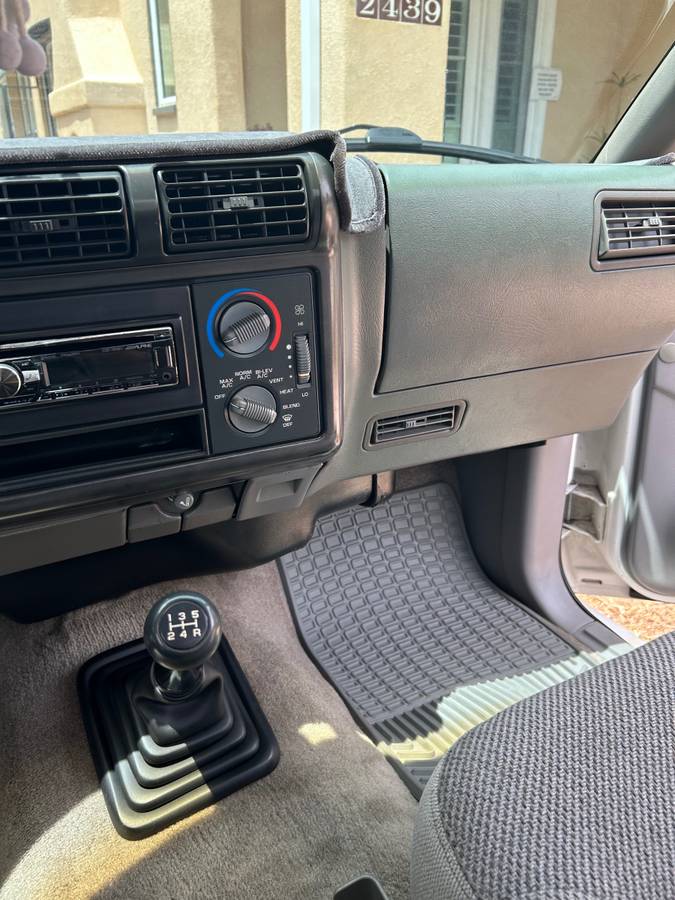 Chevrolet-s-10-pick-up-1994-white-13