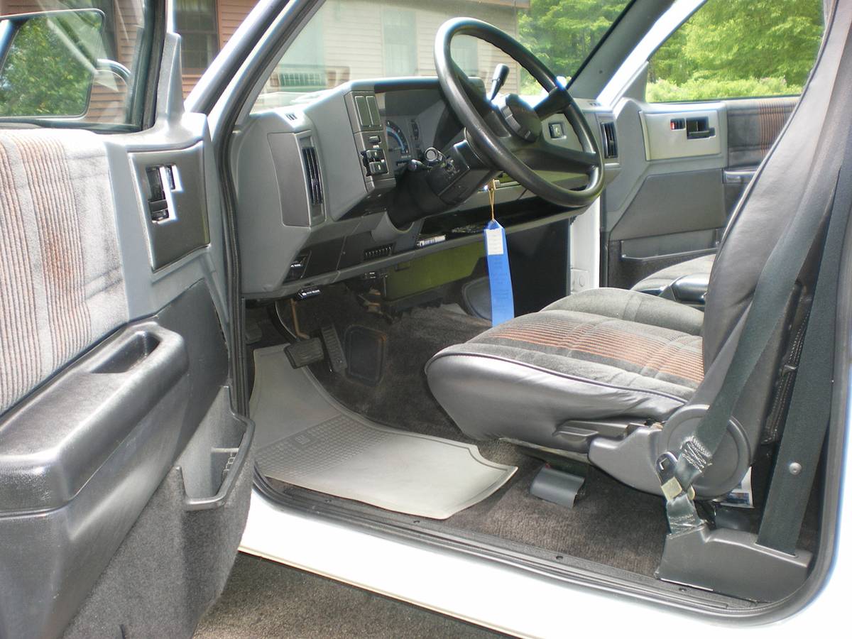 Chevrolet-s-10-pickup-12-ton-nominal-1991-white-11