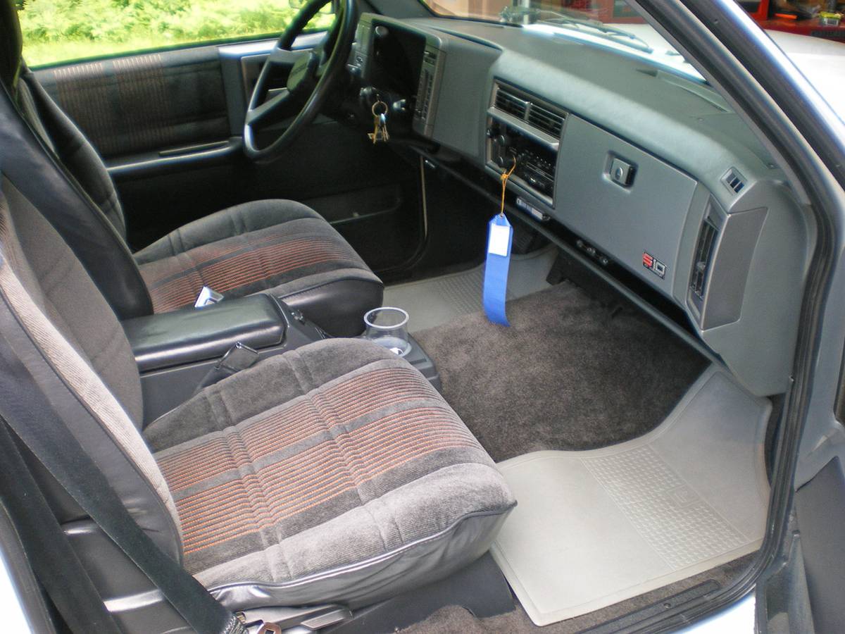 Chevrolet-s-10-pickup-12-ton-nominal-1991-white-13