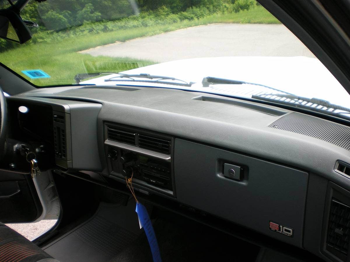 Chevrolet-s-10-pickup-12-ton-nominal-1991-white-14