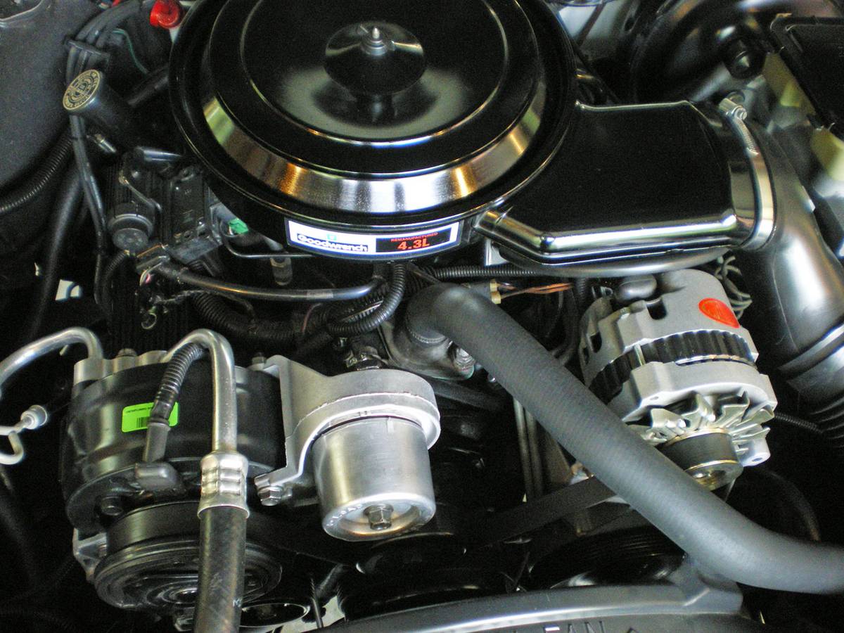Chevrolet-s-10-pickup-12-ton-nominal-1991-white-7